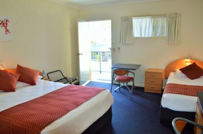 بست وسترن بولوارد لج