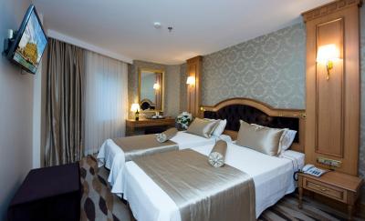 اپریلیس هتل