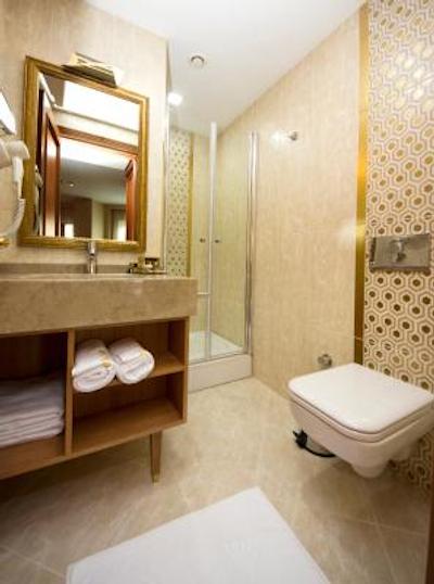 اپریلیس هتل