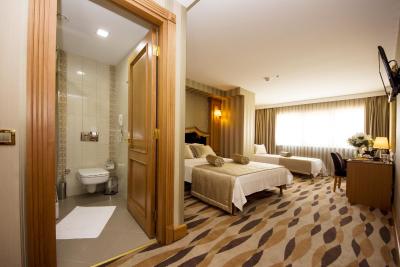 اپریلیس هتل