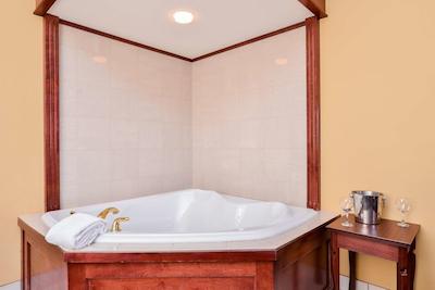 بست وسترن پلاس فردریکتون هتل اند سویتز