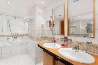 آزیموت هتل اسمولنسکایا مسکو