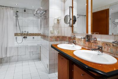 آزیموت هتل اسمولنسکایا مسکو