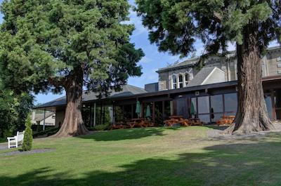 بست وسترن اینورکارس هتل