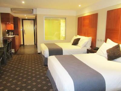 بست وسترن پلاس گولبورن