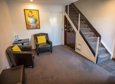 بست وسترن پلاس گولبورن