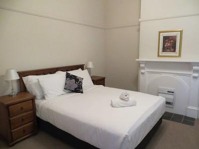 بست وسترن پلاس گولبورن