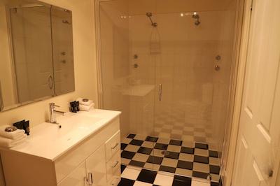 بست وسترن پلاس گولبورن