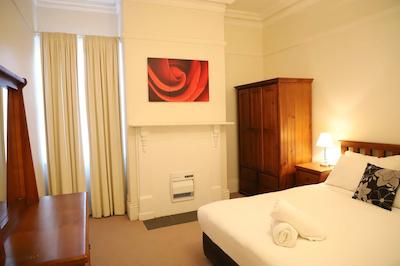 بست وسترن پلاس گولبورن