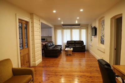 بست وسترن پلاس گولبورن