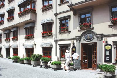 جلال سلطان هتل اسپشیال کلس