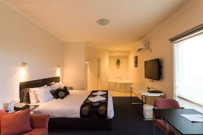 بست وسترن میل پارک متر این