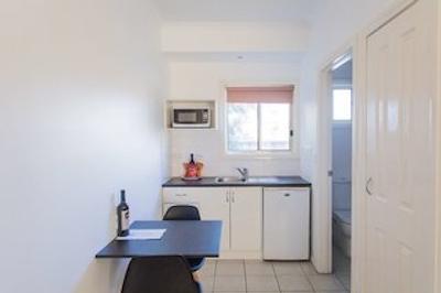 بست وسترن میل پارک متر این