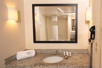 رد لین هتل هوستون اینترکنتیننتال آیرپرت