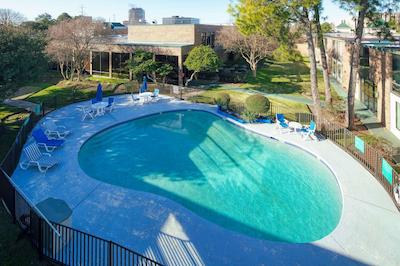 رد لین هتل هوستون اینترکنتیننتال آیرپرت