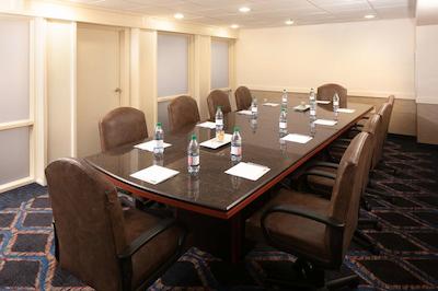 رد لین هتل هوستون اینترکنتیننتال آیرپرت