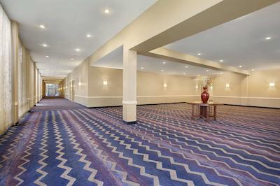 رد لین هتل هوستون اینترکنتیننتال آیرپرت