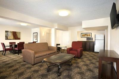 رد لین هتل هوستون اینترکنتیننتال آیرپرت