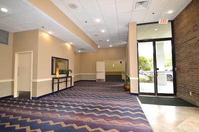 رد لین هتل هوستون اینترکنتیننتال آیرپرت