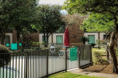 رد لین هتل هوستون اینترکنتیننتال آیرپرت