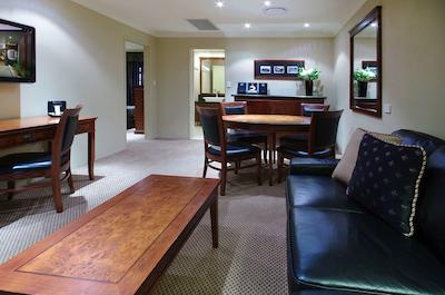 کوالیتی پورهوس ارمیدال