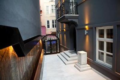 استوریز آپارت کلوغلو