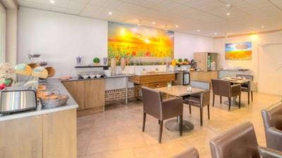 امباسادر منن