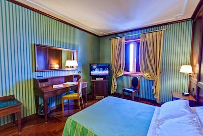 بست وسترن هتل فراری