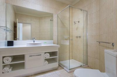 بست وسترن پلاس د کارینگتون