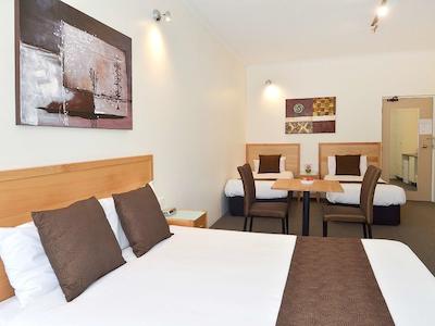 بست وسترن گیلنگ متر این اند اپارتمنتز