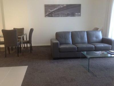 بست وسترن گیلنگ متر این اند اپارتمنتز