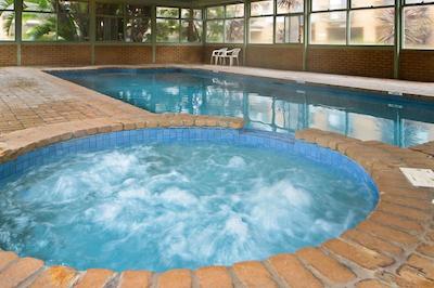 بست وسترن گیلنگ متر این اند اپارتمنتز