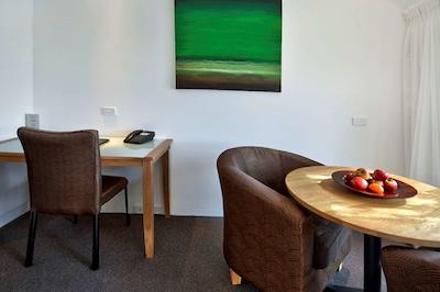 بست وسترن گیلنگ متر این اند اپارتمنتز