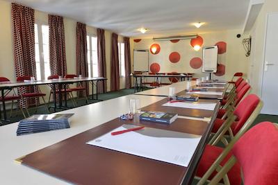 بست وسترن هتل لز بیوکس ارتز