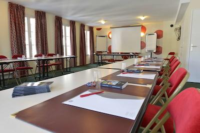 بست وسترن هتل لز بیوکس ارتز