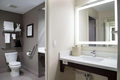 بست وسترن پلاس اکسکوتیو این