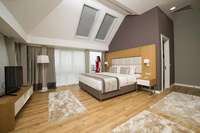 اوروپا رزیدنس سوئیتس