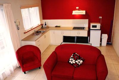 بست وسترن اپلو ب متل اند اپارتمنتز