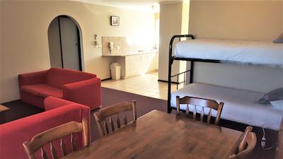 بست وسترن اپلو ب متل اند اپارتمنتز