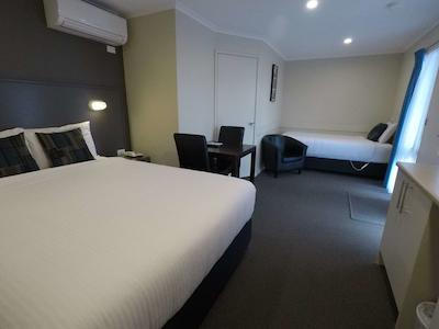 بست وسترن اپلو ب متل اند اپارتمنتز