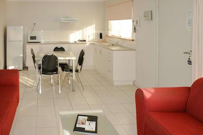 بست وسترن اپلو ب متل اند اپارتمنتز