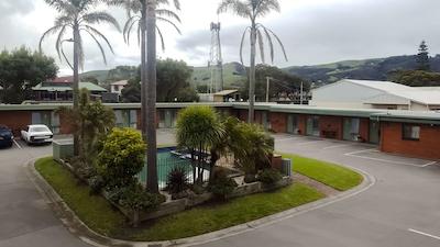 بست وسترن اپلو ب متل اند اپارتمنتز