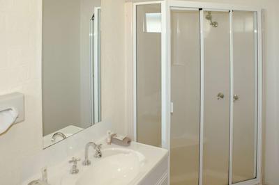 بست وسترن اپلو ب متل اند اپارتمنتز