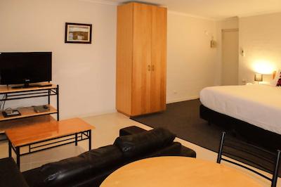 بست وسترن اپلو ب متل اند اپارتمنتز