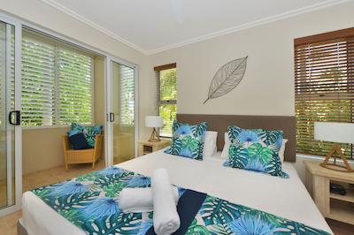 کمان ویلاز پرت دوگلاز