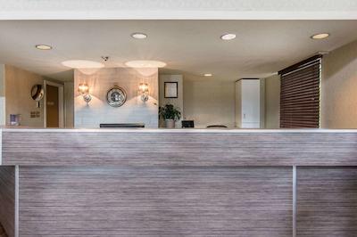 اکنو لج آیرپرت