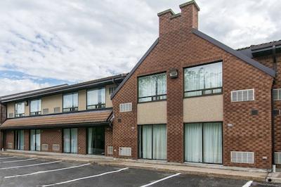 اکنو لج آیرپرت