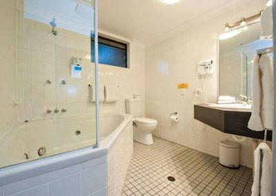 کمفرت این آیرپرت ادمیرالتی