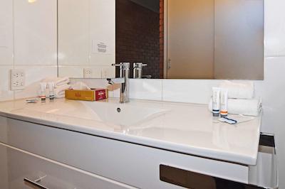 کمفرت این مین لید