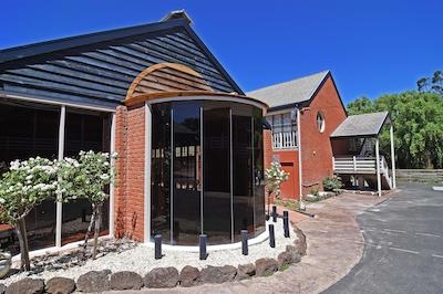 کمفرت این مین لید